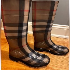 Authentic Burberry Haymarket House rain boots size 38 (8).